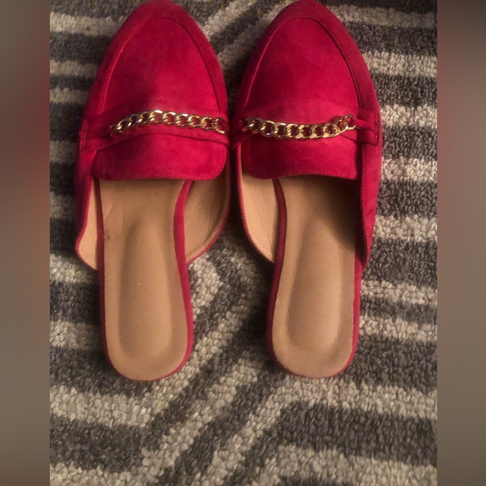 Red  Chain Decor Faux Suede Flat Mules